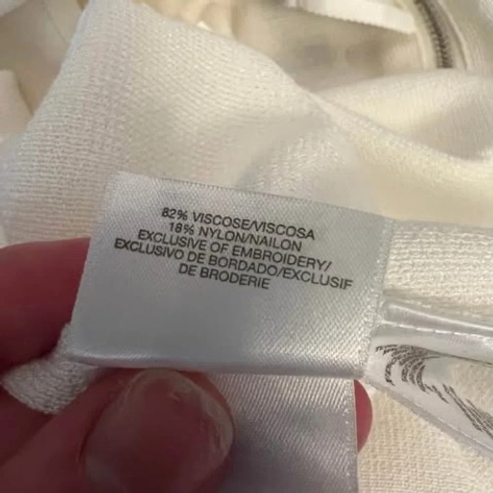Anne‎ Klein White Knit Floral Embellished Cap Sleeve Sweater Medium GC